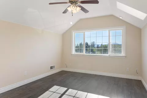 Bedroom - 14440 Sea Biscuit Ct, Redding, CA 96003 photo 7 of 8