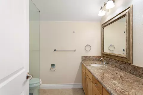 Bath - 14440 Sea Biscuit Ct, Redding, CA 96003 photo 6 of 6