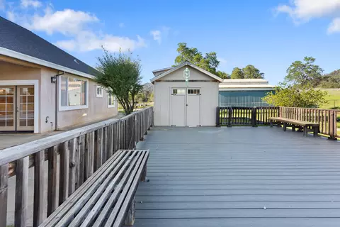 Exterior - 14440 Sea Biscuit Ct, Redding, CA 96003 photo 7 of 10