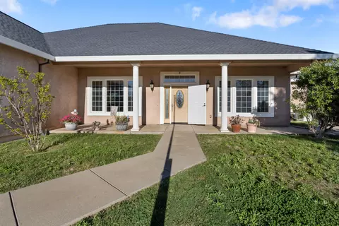 Exterior - 14440 Sea Biscuit Ct, Redding, CA 96003 photo 3 of 10