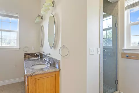 Bath - 14440 Sea Biscuit Ct, Redding, CA 96003 photo 5 of 6