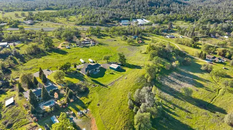 View/Area - 14440 Sea Biscuit Ct, Redding, CA 96003 photo 6 of 11
