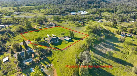 View/Area - 14440 Sea Biscuit Ct, Redding, CA 96003 photo 2 of 11