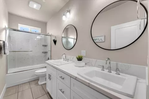 Bath - 1384 Spinnaker Dr, Redding, CA 96003 photo 3 of 3