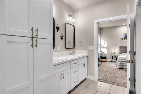 Bath - 1384 Spinnaker Dr, Redding, CA 96003 photo 1 of 3