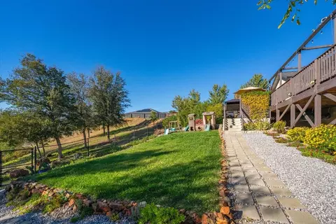 Exterior - 1384 Spinnaker Dr, Redding, CA 96003 photo 4 of 8