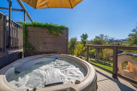 1384 Spinnaker Dr, Redding, CA 96003