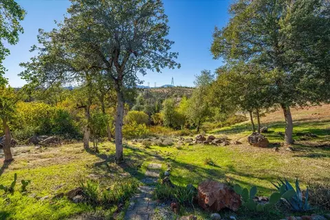 Exterior - 1384 Spinnaker Dr, Redding, CA 96003 photo 5 of 8