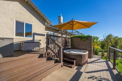 Exterior - 1384 Spinnaker Dr, Redding, CA 96003 photo 3 of 8
