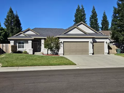 3366 Old Lantern Dr, Redding, CA 96003