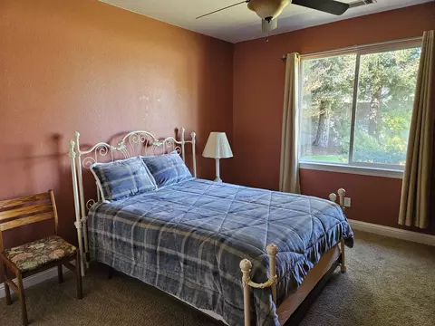 Bedroom - 3366 Old Lantern Dr, Redding, CA 96003 photo 2 of 4