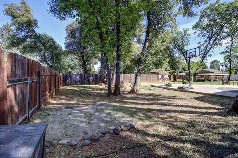 Exterior - 4001 Alta Mesa Dr, Redding, CA 96002 photo 7 of 22