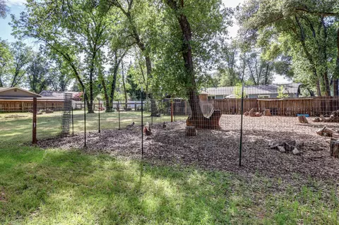 Exterior - 4001 Alta Mesa Dr, Redding, CA 96002 photo 18 of 22