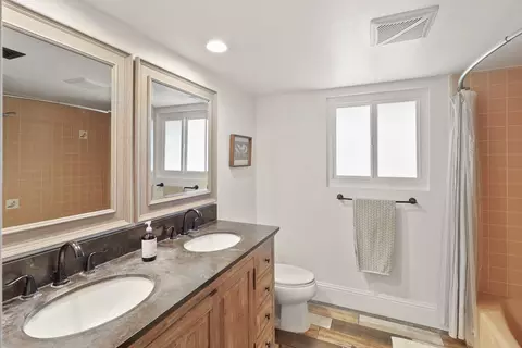 Bath - 4001 Alta Mesa Dr, Redding, CA 96002 photo 1 of 4
