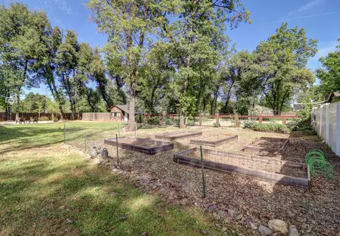 Exterior - 4001 Alta Mesa Dr, Redding, CA 96002 photo 10 of 22