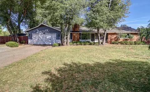 4001 Alta Mesa Dr, Redding, CA 96002