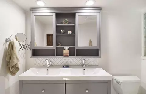 Bath - 4001 Alta Mesa Dr, Redding, CA 96002 photo 3 of 4