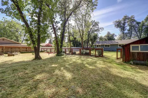 Exterior - 4001 Alta Mesa Dr, Redding, CA 96002 photo 14 of 22