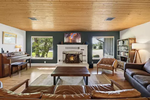 Living - 4001 Alta Mesa Dr, Redding, CA 96002 photo 2 of 5