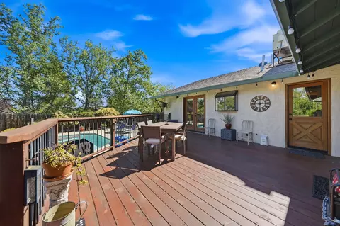 Exterior - 4000 Meander Dr, Redding, CA 96001 photo 4 of 8