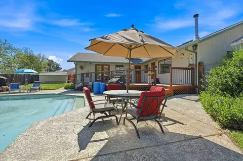 Exterior - 4000 Meander Dr, Redding, CA 96001 photo 6 of 8