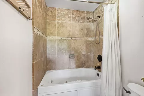 Bath - 4000 Meander Dr, Redding, CA 96001 photo 2 of 4