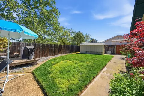 Exterior - 4000 Meander Dr, Redding, CA 96001 photo 7 of 8