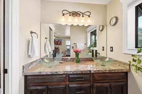 Bath - 4000 Meander Dr, Redding, CA 96001 photo 1 of 4