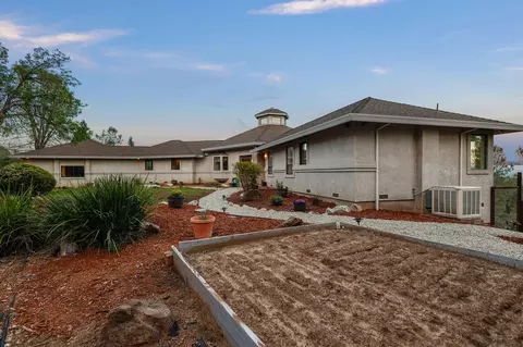Exterior - 17505 Forest View Dr, Redding, CA 96003 photo 10 of 20