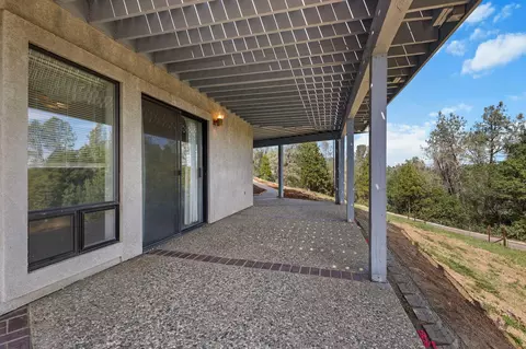 Exterior - 17505 Forest View Dr, Redding, CA 96003 photo 9 of 20