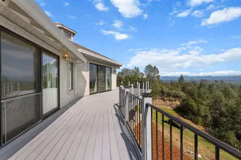 Exterior - 17505 Forest View Dr, Redding, CA 96003 photo 7 of 20