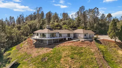 17505 Forest View Dr, Redding, CA 96003
