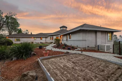 Exterior - 17505 Forest View Dr, Redding, CA 96003 photo 18 of 20