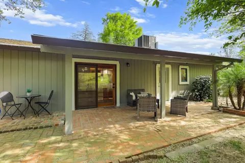 Exterior - 4550 Placer Rd, Redding, CA 96001 photo 7 of 39