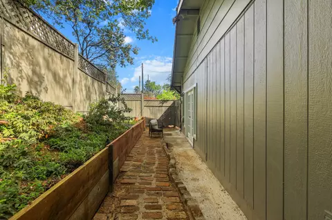 Exterior - 4550 Placer Rd, Redding, CA 96001 photo 38 of 39