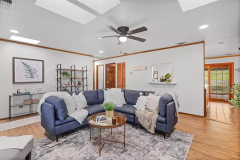 Living - 4550 Placer Rd, Redding, CA 96001 photo 5 of 5