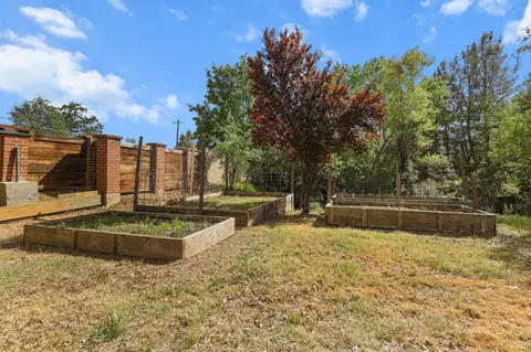 Exterior - 4550 Placer Rd, Redding, CA 96001 photo 13 of 39