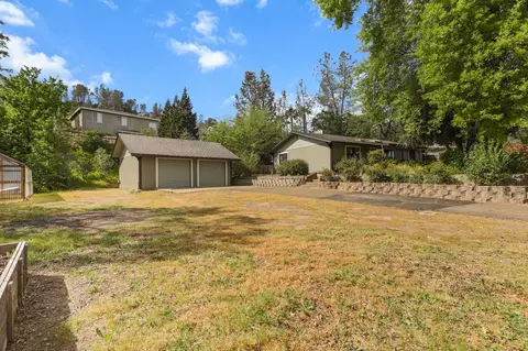 Exterior - 4550 Placer Rd, Redding, CA 96001 photo 12 of 39