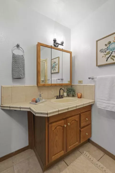 Bath - 4550 Placer Rd, Redding, CA 96001 photo 3 of 6