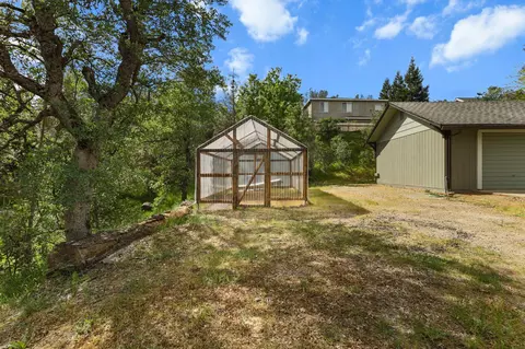 Exterior - 4550 Placer Rd, Redding, CA 96001 photo 10 of 39