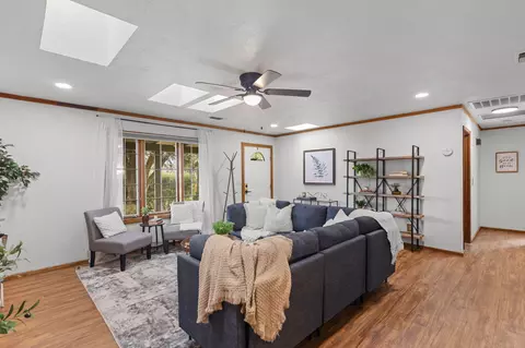 Living - 4550 Placer Rd, Redding, CA 96001 photo 3 of 5