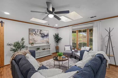 Living - 4550 Placer Rd, Redding, CA 96001 photo 4 of 5
