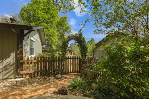 Exterior - 4550 Placer Rd, Redding, CA 96001 photo 31 of 39