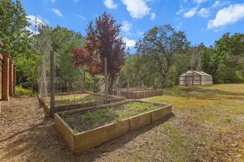 Exterior - 4550 Placer Rd, Redding, CA 96001 photo 3 of 39