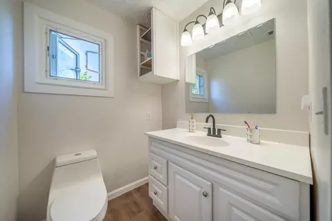 Bath - 2976 West Way, Redding, CA 96002 photo 1 of 3