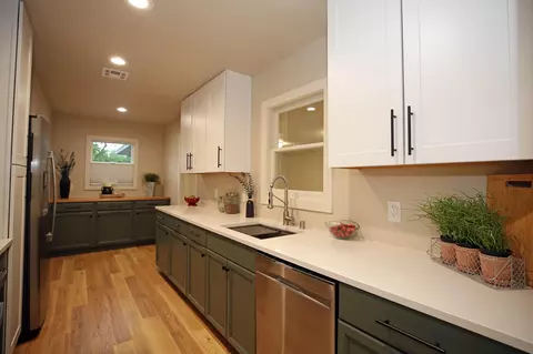 Kitchen - 2910 Anita St, Redding, CA 96001 photo 2 of 2