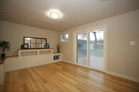 Living - 2910 Anita St, Redding, CA 96001 photo 3 of 3