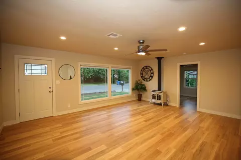 2910 Anita St, Redding, CA 96001