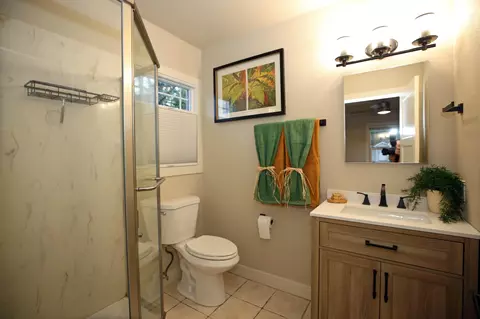 Bath - 2910 Anita St, Redding, CA 96001 photo 2 of 2
