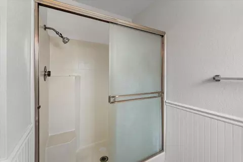 Bath - 2752 Summerbreeze Pl, Redding, CA 96001 photo 4 of 4